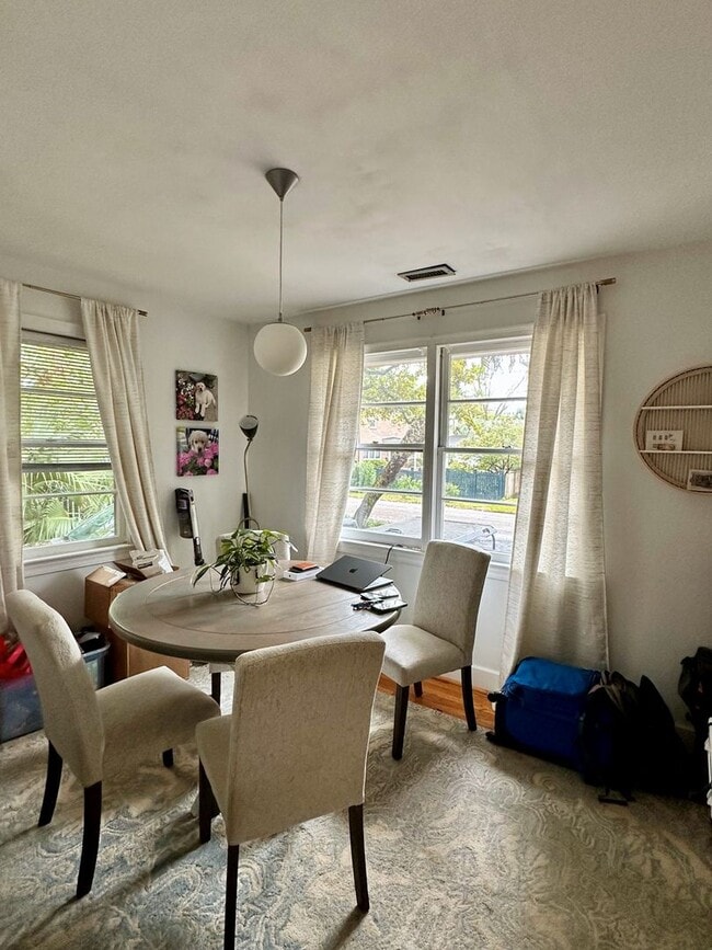 Building Photo - 2 Bedroom | 1 Bathroom Home – Downtown Charleston - Available January 1!