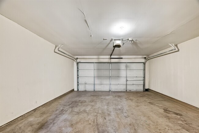 Building Photo - 2614 Skyview Crest Ct