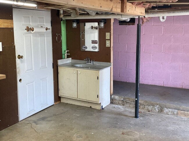 Building Photo - 1 Bedroom Home for Rent in Johnson City TN | Near JCMC