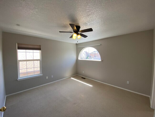 Building Photo - 7305 Peregrine Rd NE