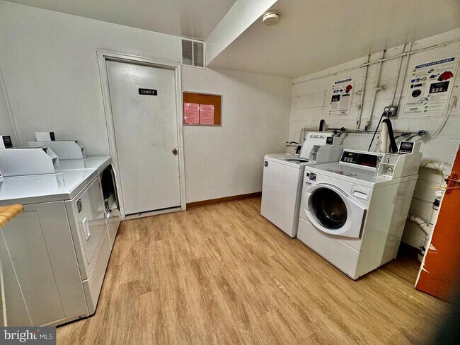 Building Photo - 12307 Braxfield Ct