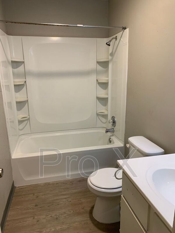 Building Photo - 1015 S St Louis Ave