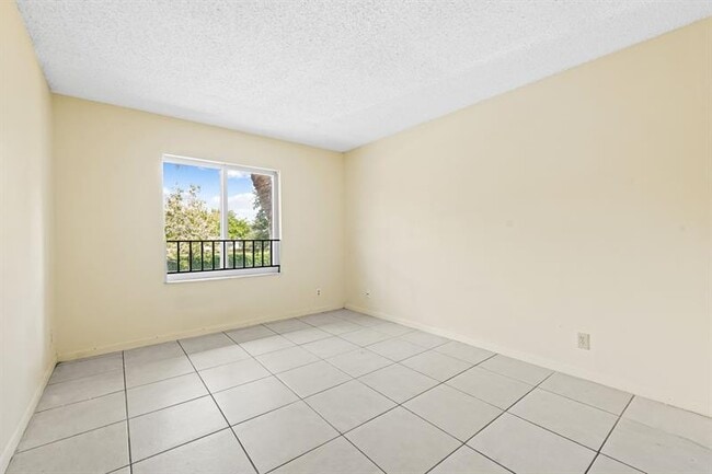 Building Photo - 2983 NW 92nd Ave