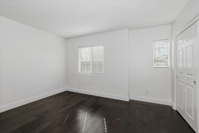 Building Photo - The Perfect Home Base Near UC Riverside