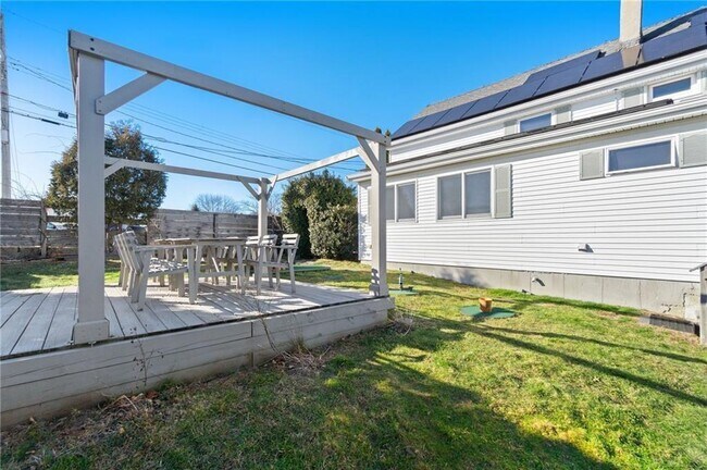 Building Photo - 15 Cedar Ave