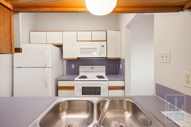 Building Photo - 2804 Rio Grande St