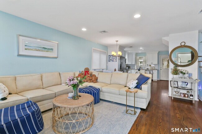 Building Photo - 1235 Fairfield Beach Rd
