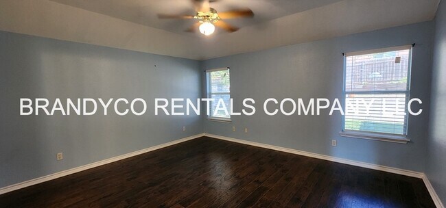 Building Photo - 4509 Twin Oaks Cir
