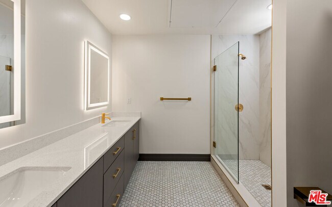 Building Photo - 118 Orlando Ave