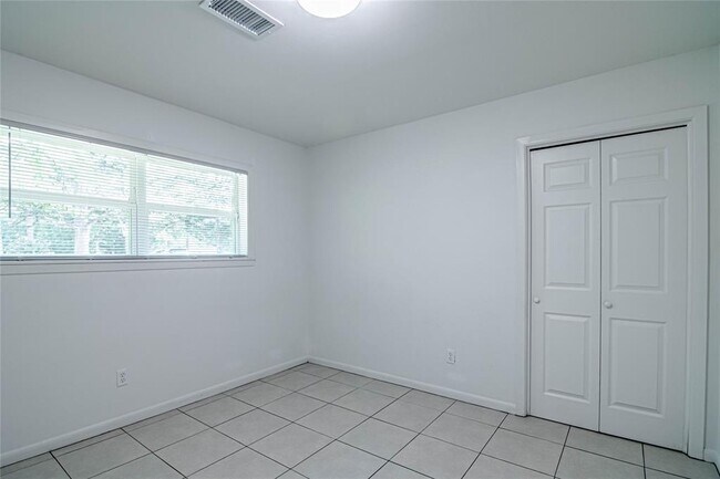 Building Photo - 604 Hayman St