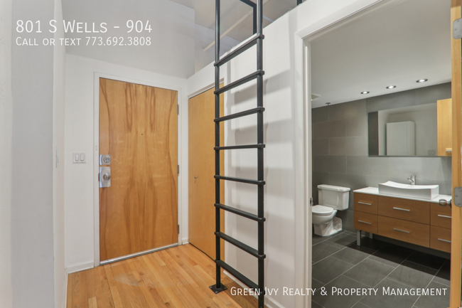 Building Photo - 801 S Wells-904