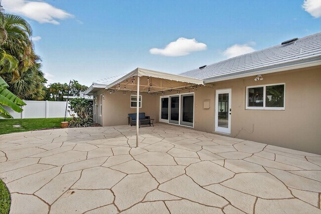 Building Photo - 1206 Dolphin Rd