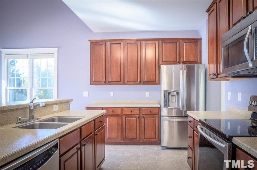 Building Photo - 202 Frontgate Dr