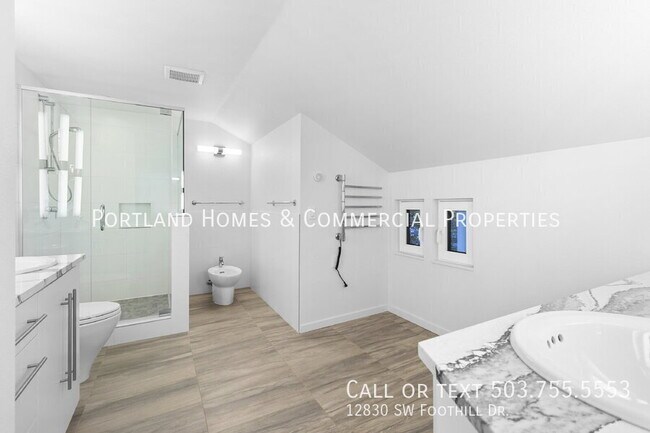 Building Photo - 12830 SW Foothill Dr