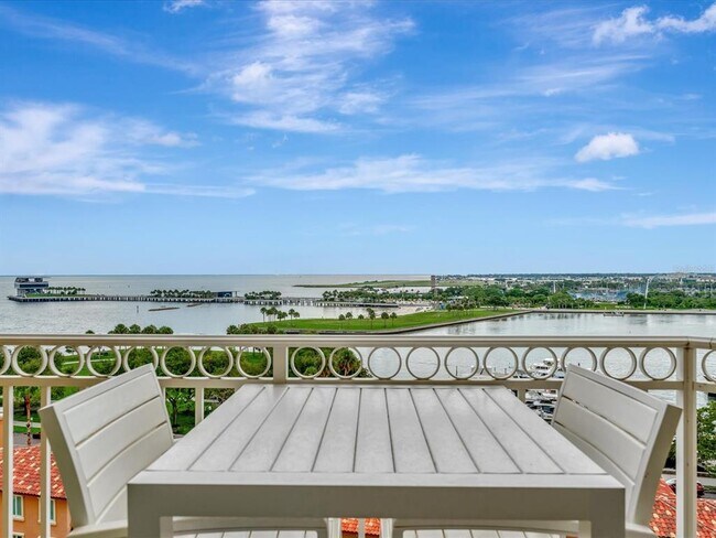 Building Photo - 555 5th Ave NE