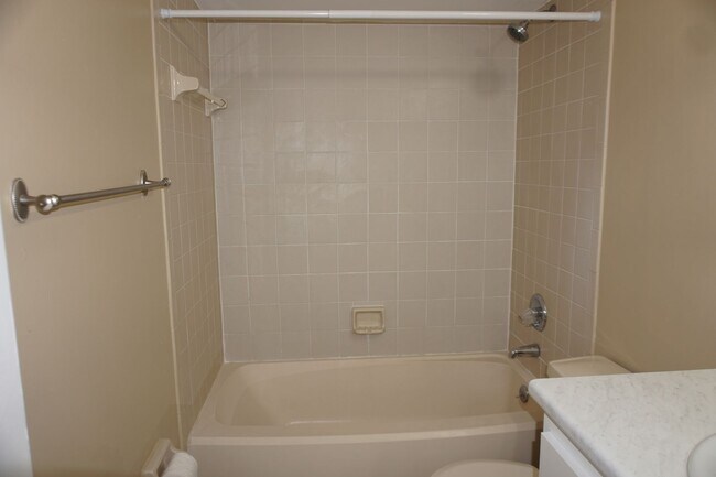 Building Photo - Westside 2/2 Townhome Near NAS