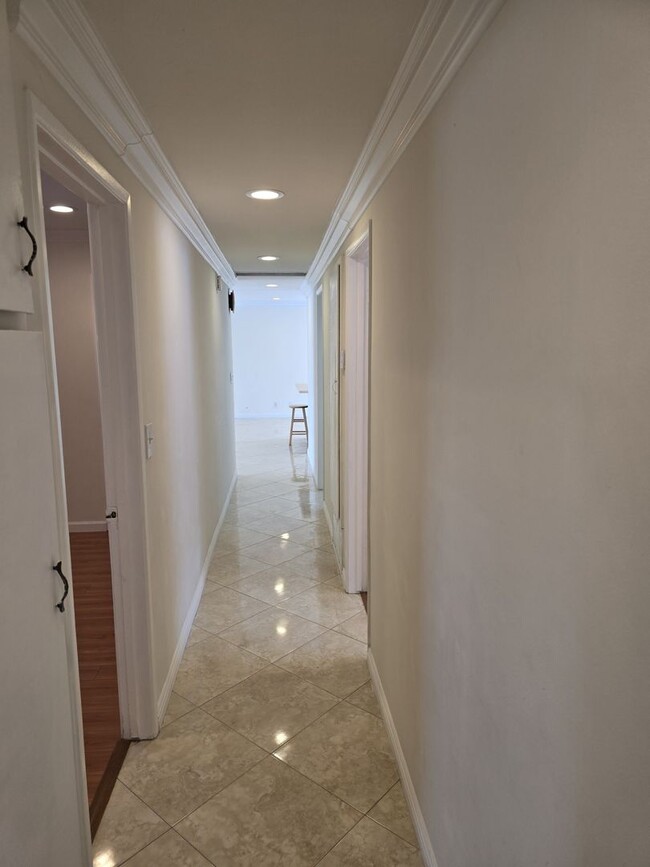 Building Photo - Comfortable 4-Bedroom Home in Peaceful Fou...