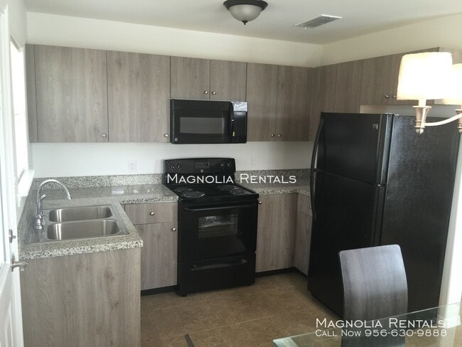 Building Photo - Tulipan Villas Apartments