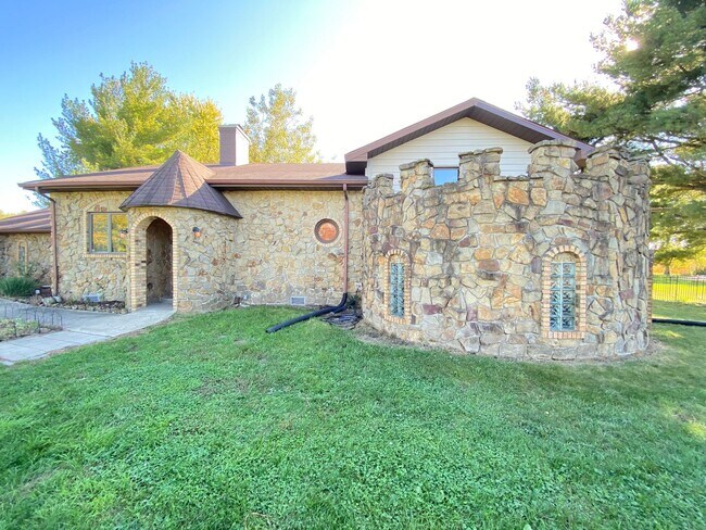 Building Photo - Castle Home Available Now