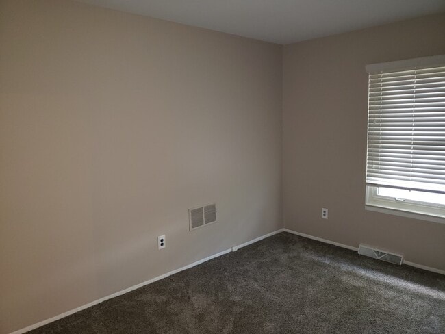 Building Photo - 24694 Creekside Dr