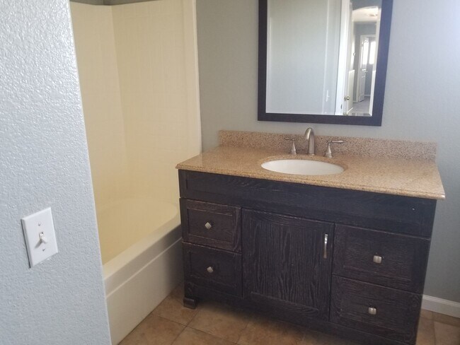 Building Photo - North Las Vegas Upgraded 4 Bedroom!
