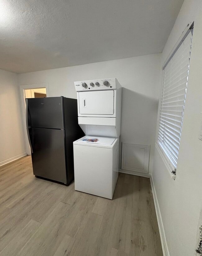 Building Photo - Duplex - 2117