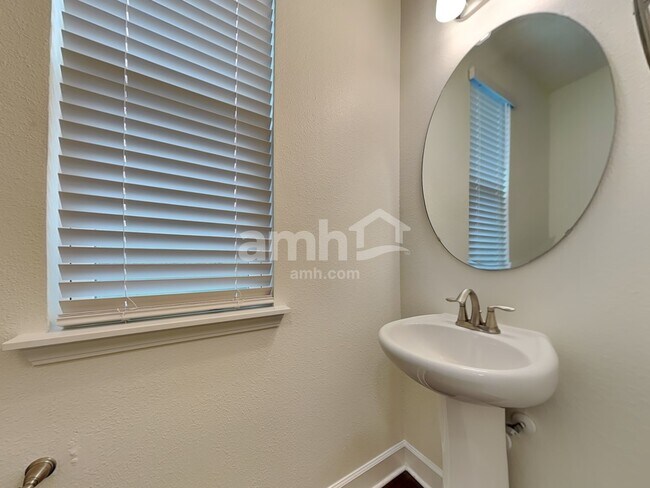 Building Photo - 10327 Watercrest Ct