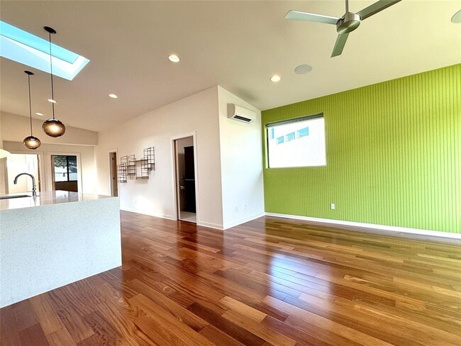 Building Photo - 416 Starlight Vlg Lp