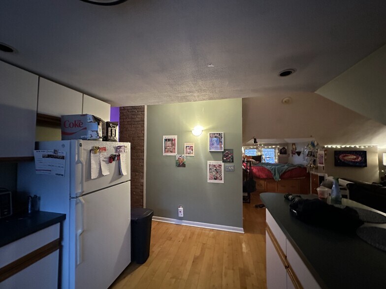 Building Photo - 543 Clarendon St