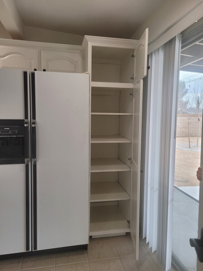 Kitchen pantry - 2180 Elm St