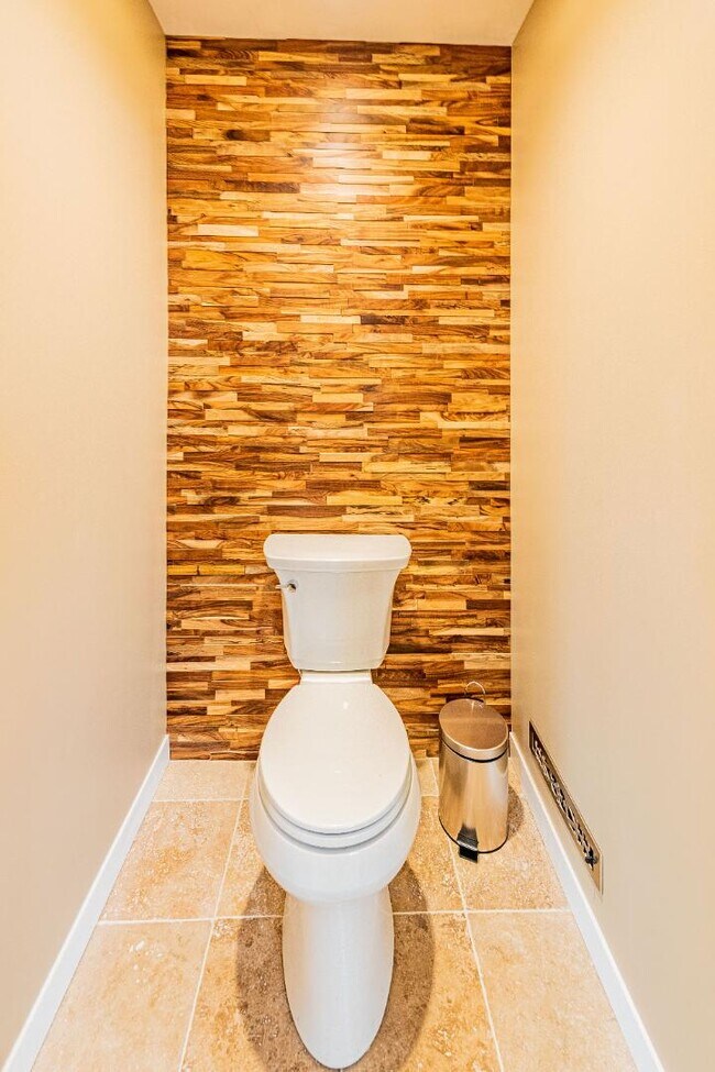 Building Photo - 444 Sierra Dr SE