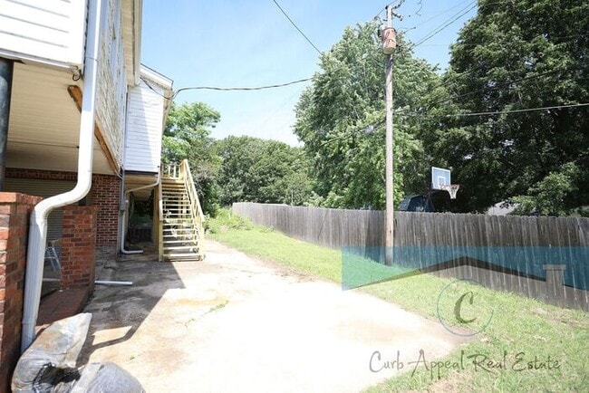 Building Photo - Beautifully renovated 4-bedroom 3 bath hom...
