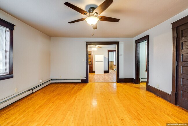 Building Photo - 211 Oak St