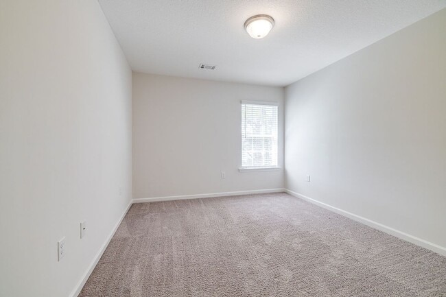 Building Photo - 3 Bed 2.5 Bath - Spacious Townhome Centrally Located in Rincon