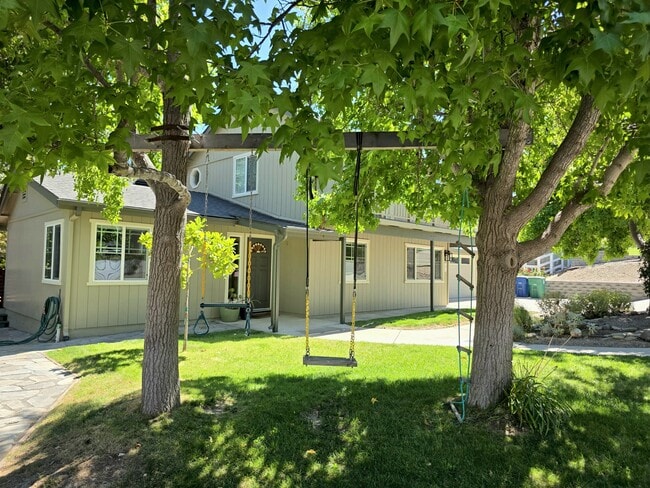 Building Photo - 3310 Manzana St