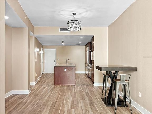 Building Photo - 1120 E Kennedy Blvd