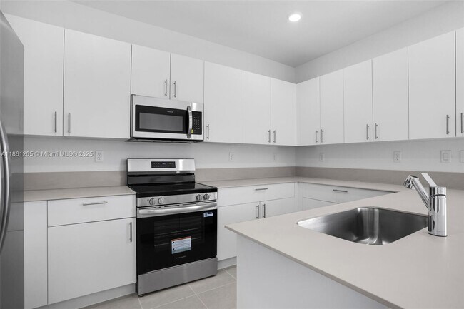 Building Photo - 2664 SE 28th St