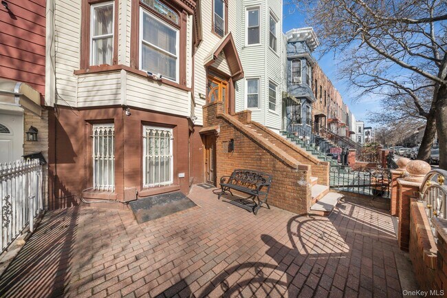 Building Photo - 1207 Hancock St