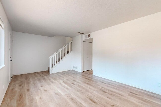 Building Photo - Cozy 3 Bedroom 1.5 Bathroom In NW Albuquer...