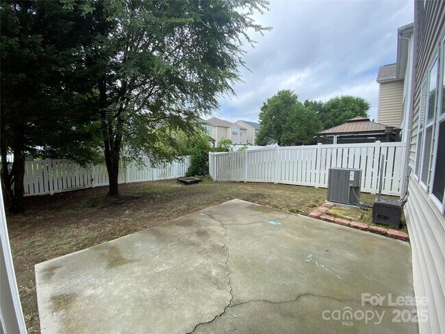 Building Photo - 6512 Manitoba Ln