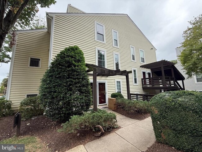 Building Photo - 10165 Oakton Terrace Rd