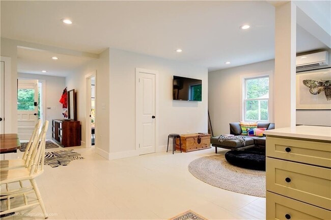 Building Photo - 59 Melrose Ave