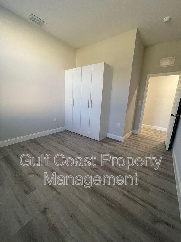 Building Photo - 136 Viewpoint Dr