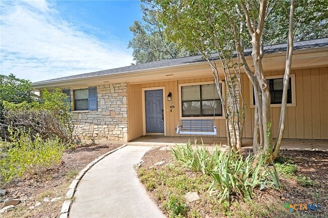 Building Photo - 1215 Clearwater Dr