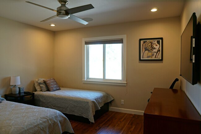Building Photo - 45945 Verba Santa Dr