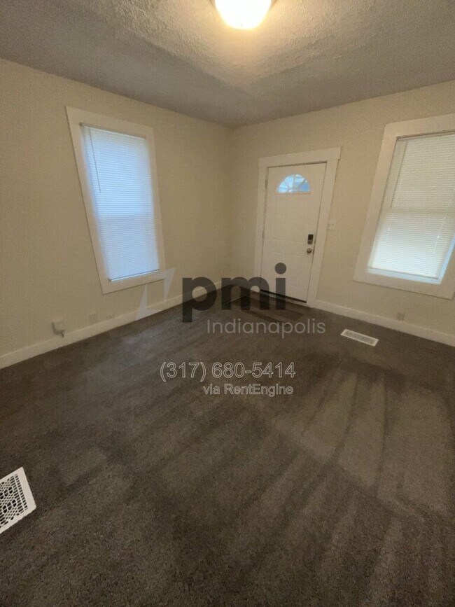 Building Photo - 2422 E Adams St