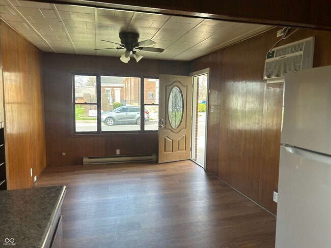 Building Photo - 511 S Maple St