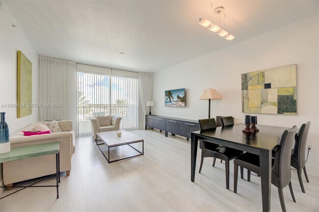 Building Photo - 2401 NE 65th St