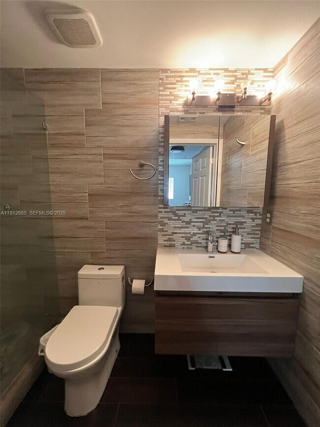 Building Photo - 7340 NW 114th Ave