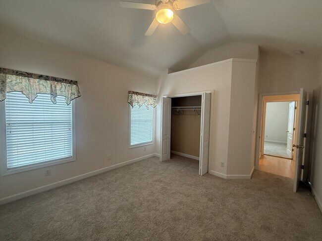 Building Photo - 500 Ashbrook-